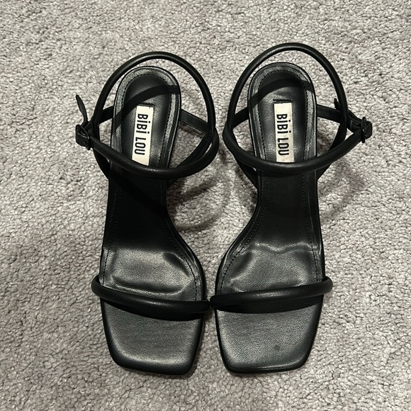 Bibi Lou Simple Strappy Kitten Heels in Black, size 36 NWOT - Picture 2 of 5
